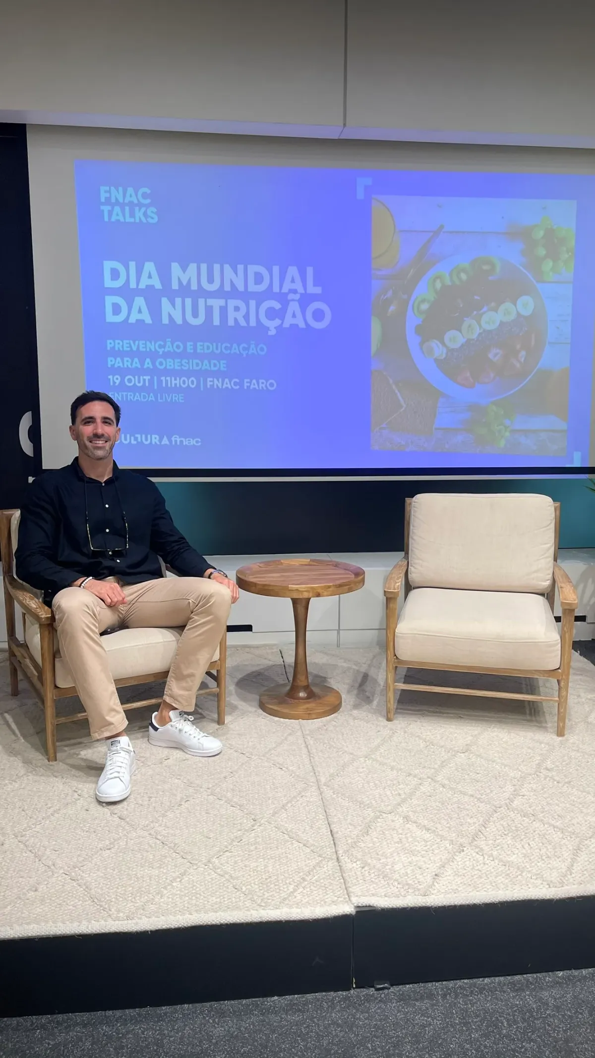 Pedro Miguel Silva a falar sobre prevenção e educação para a obesidade, no evento FNAC Talks pelo Dia Mundial da Nutrição